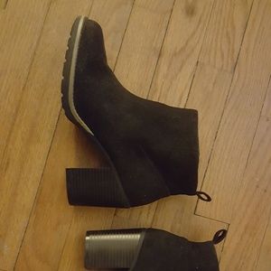 Sugar chunky heel bootie black